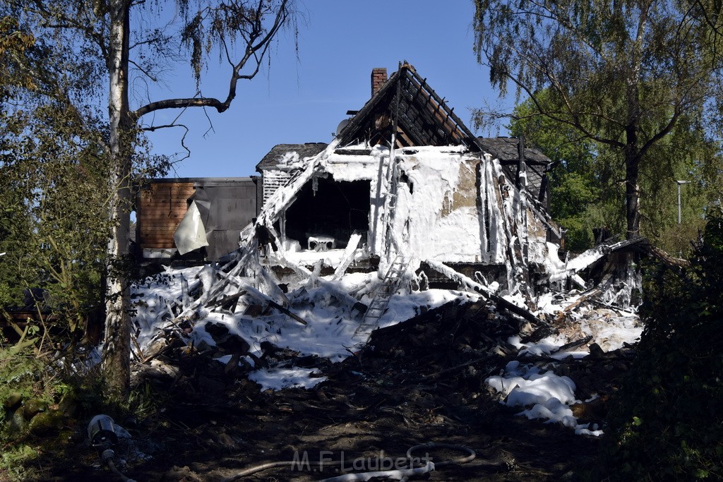 Grossfeuer Einfamilienhaus Siegburg Muehlengrabenstr P1440.JPG - Miklos Laubert